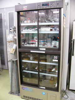 薬品ショーケース型冷蔵庫